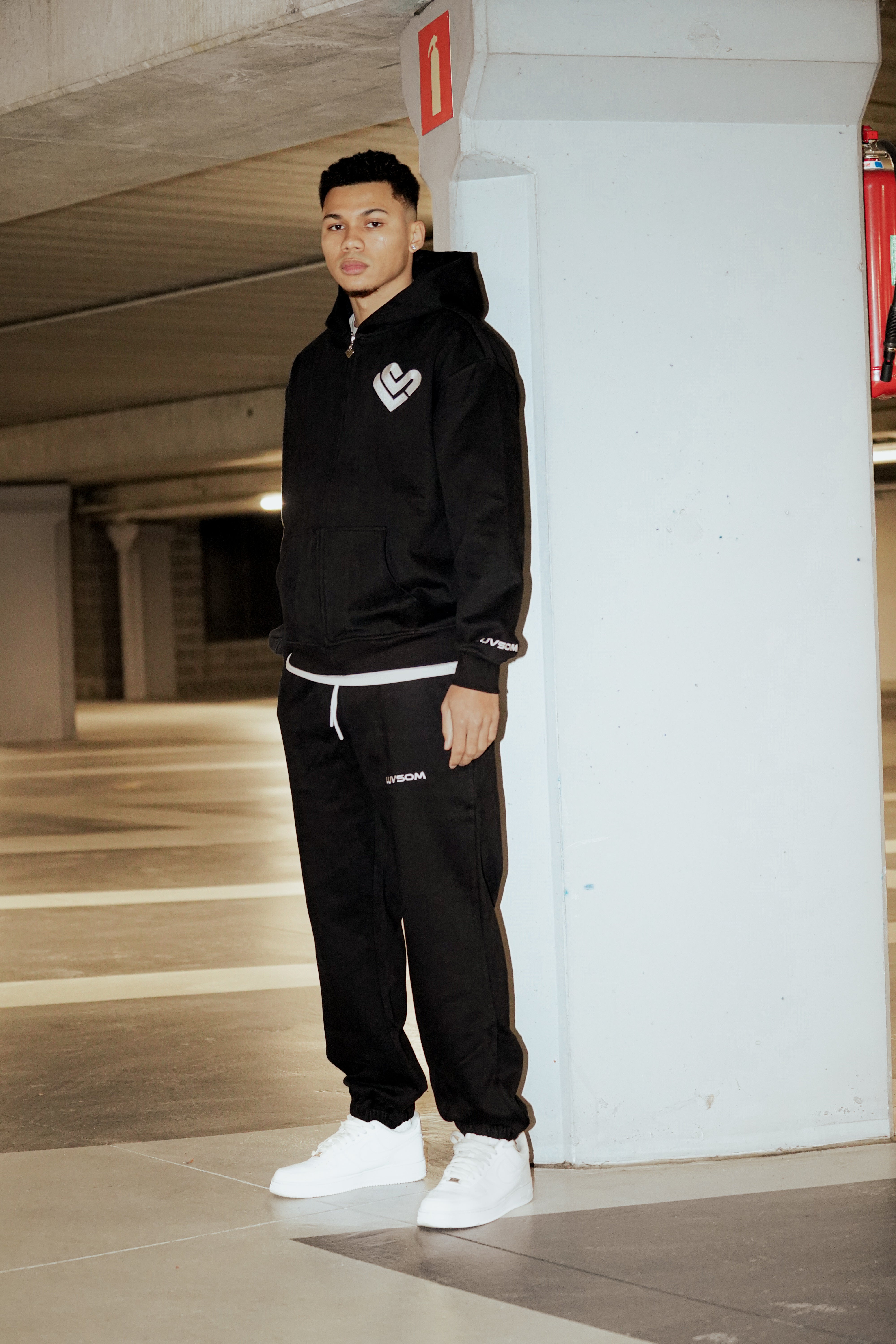 LUVSOM HEART ZIP HOODIE BLACK